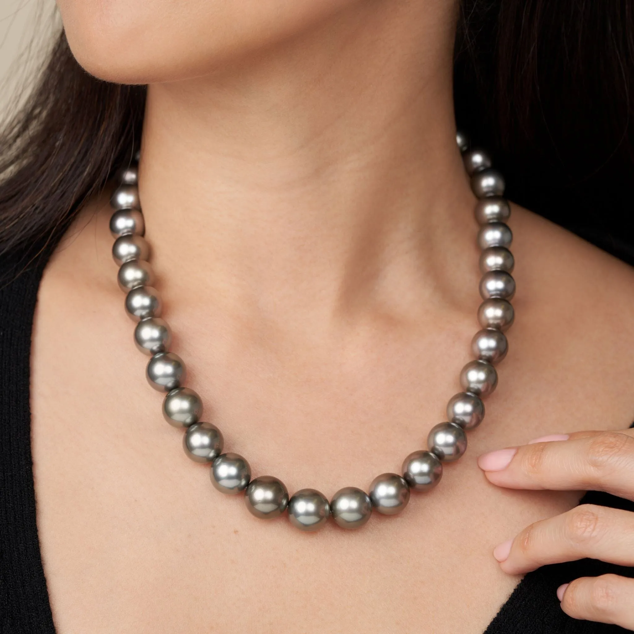 18-inch 11.0-13.3 mm AA /AAA Round Tahitian Pearl Necklace