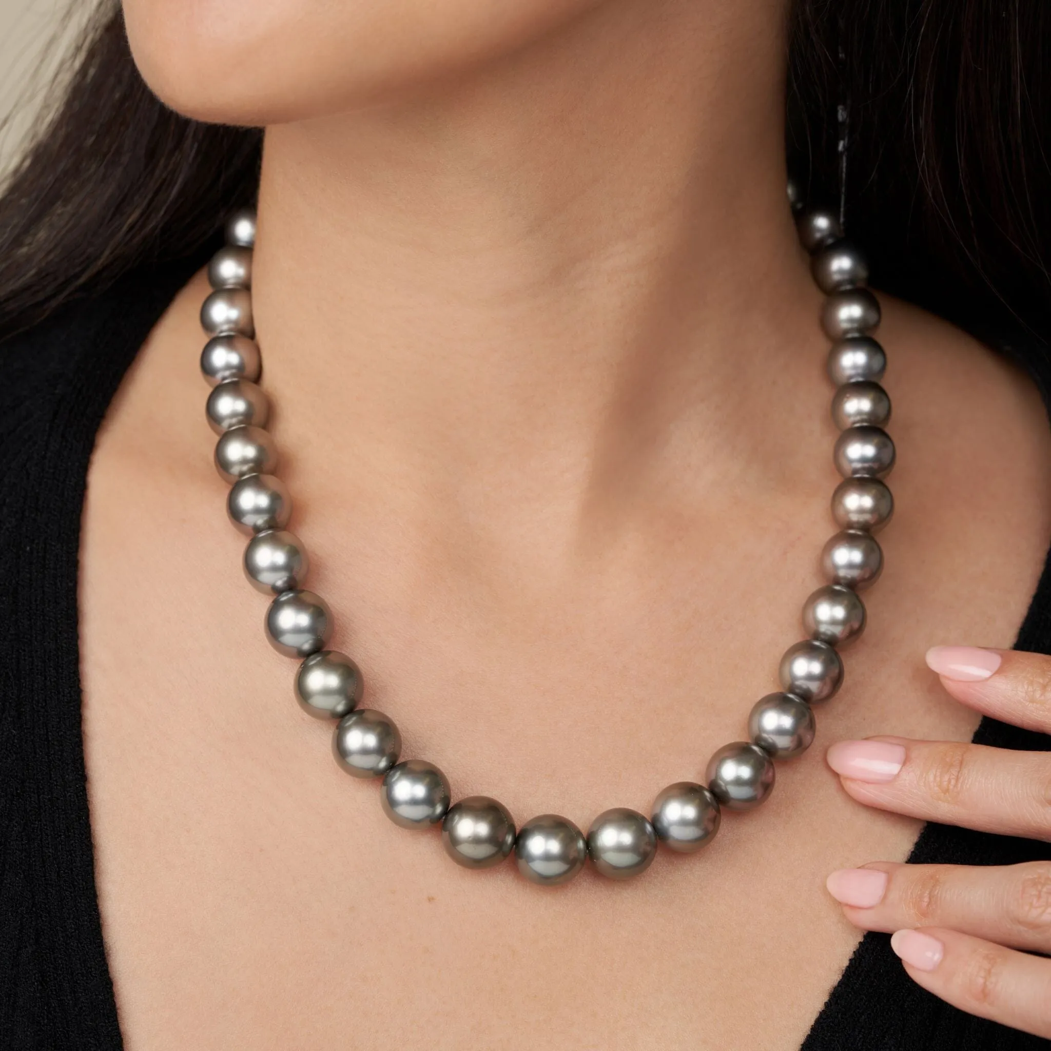 18-inch 11.0-13.3 mm AA /AAA Round Tahitian Pearl Necklace