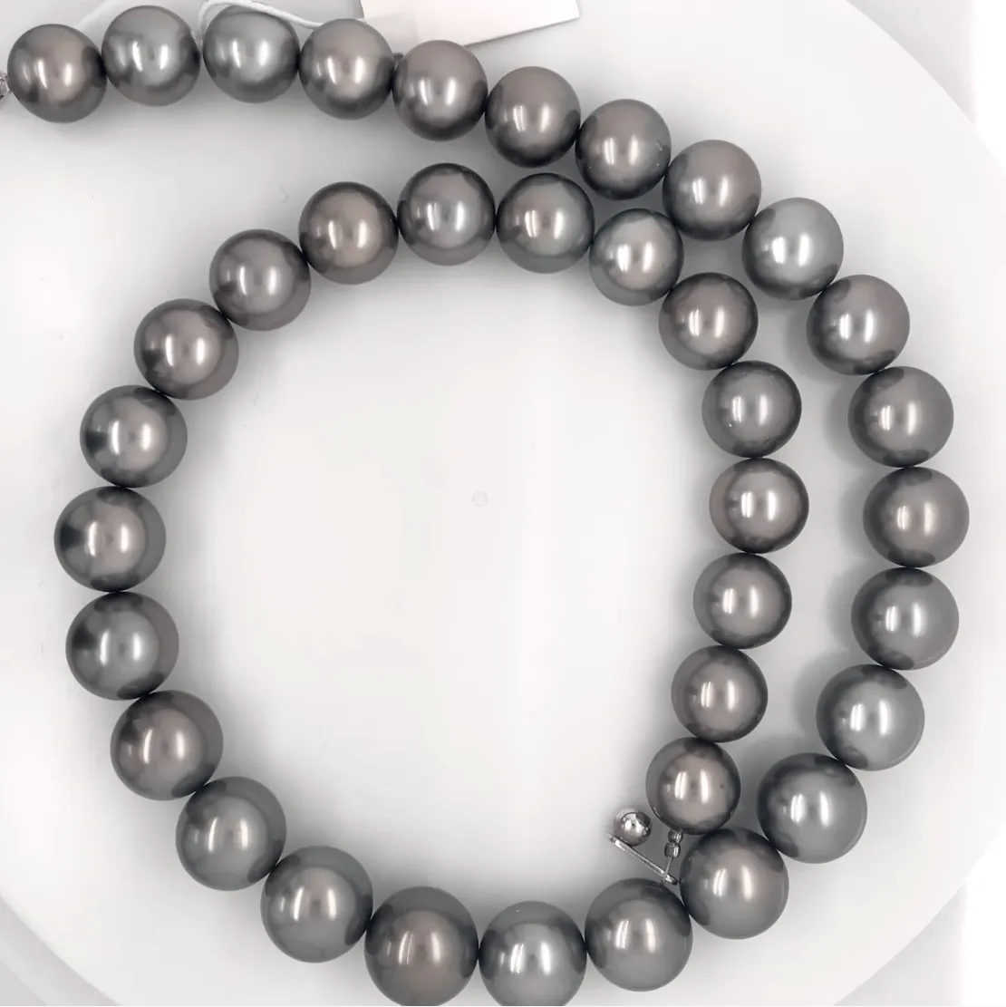 18-inch 11.0-13.3 mm AA /AAA Round Tahitian Pearl Necklace