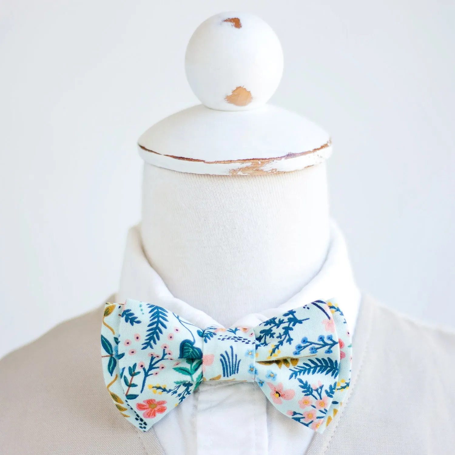 Boy's Bow Tie / Mint Metallic Floral