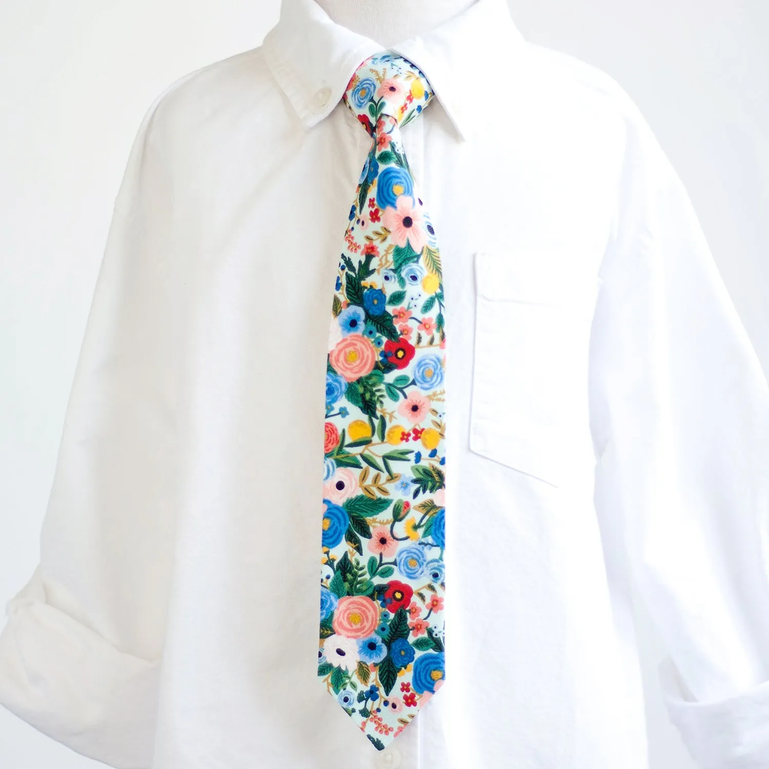 Boy's Bow Tie / Petite Garden Party In Blue