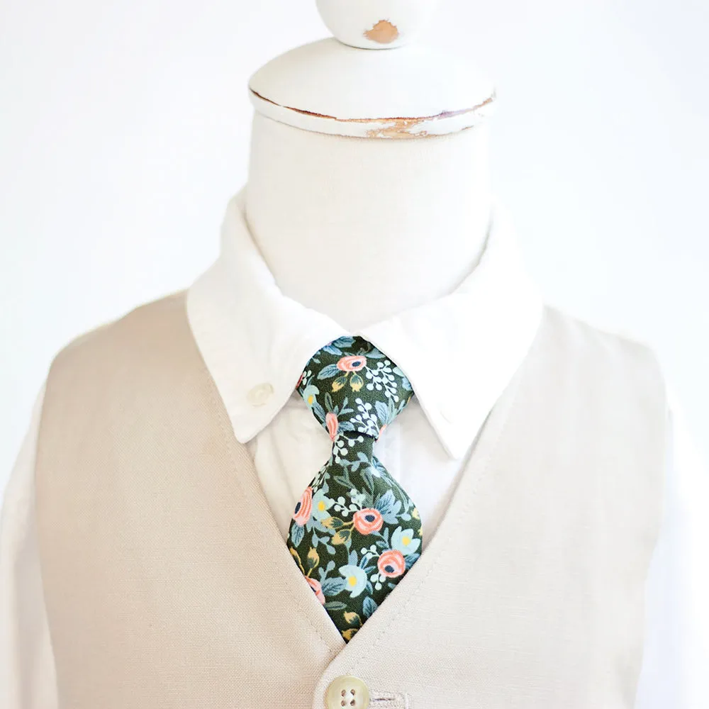 Boy's Bow Tie / Rosa In Forest