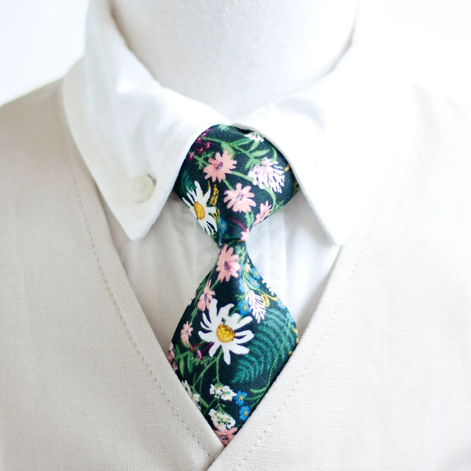 Boy's Bow Tie / Wildflowers In Hunter