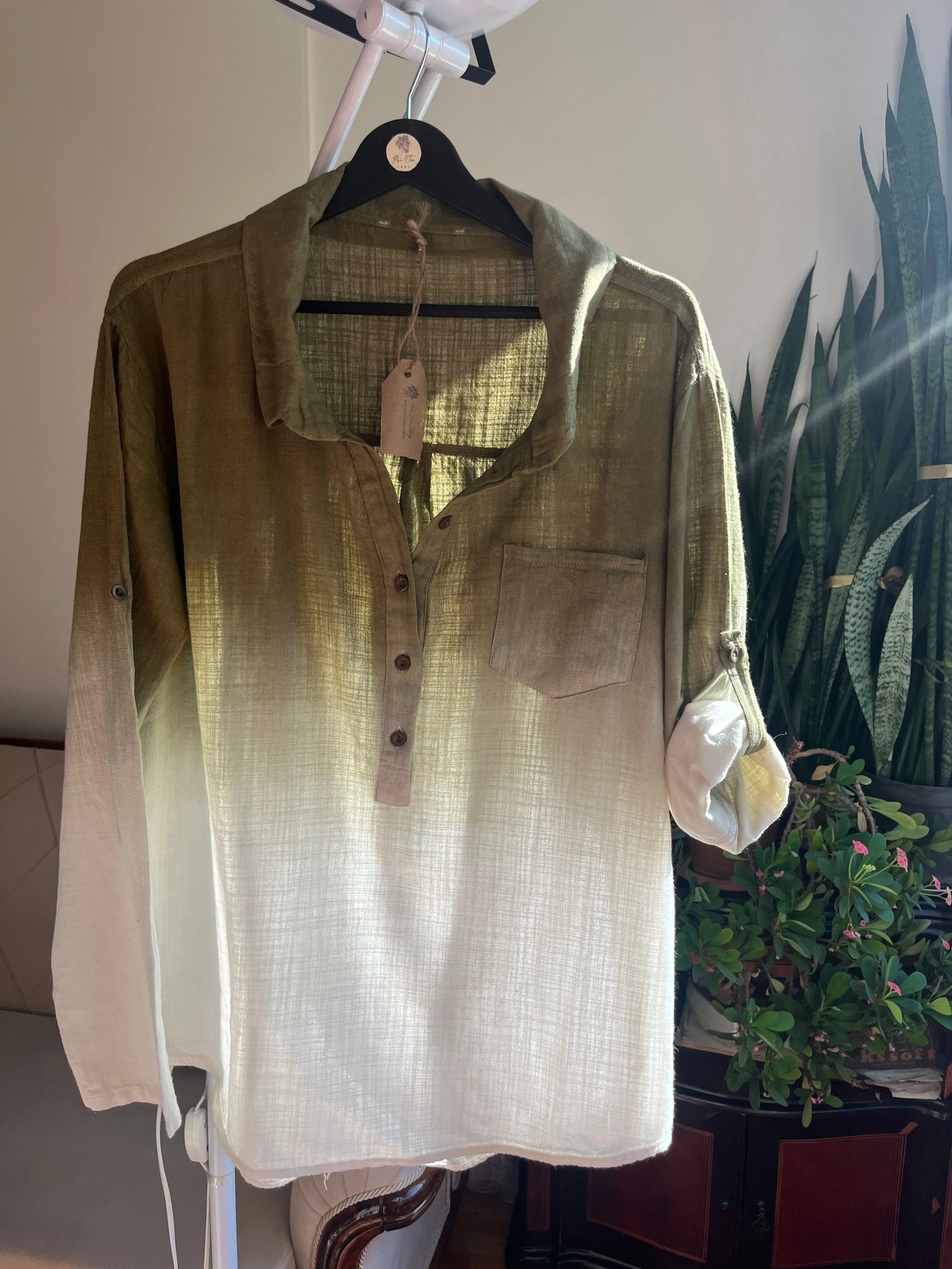 Chic Bohemian Cotton Shirt with Color Transition and Button Detail Sleeves