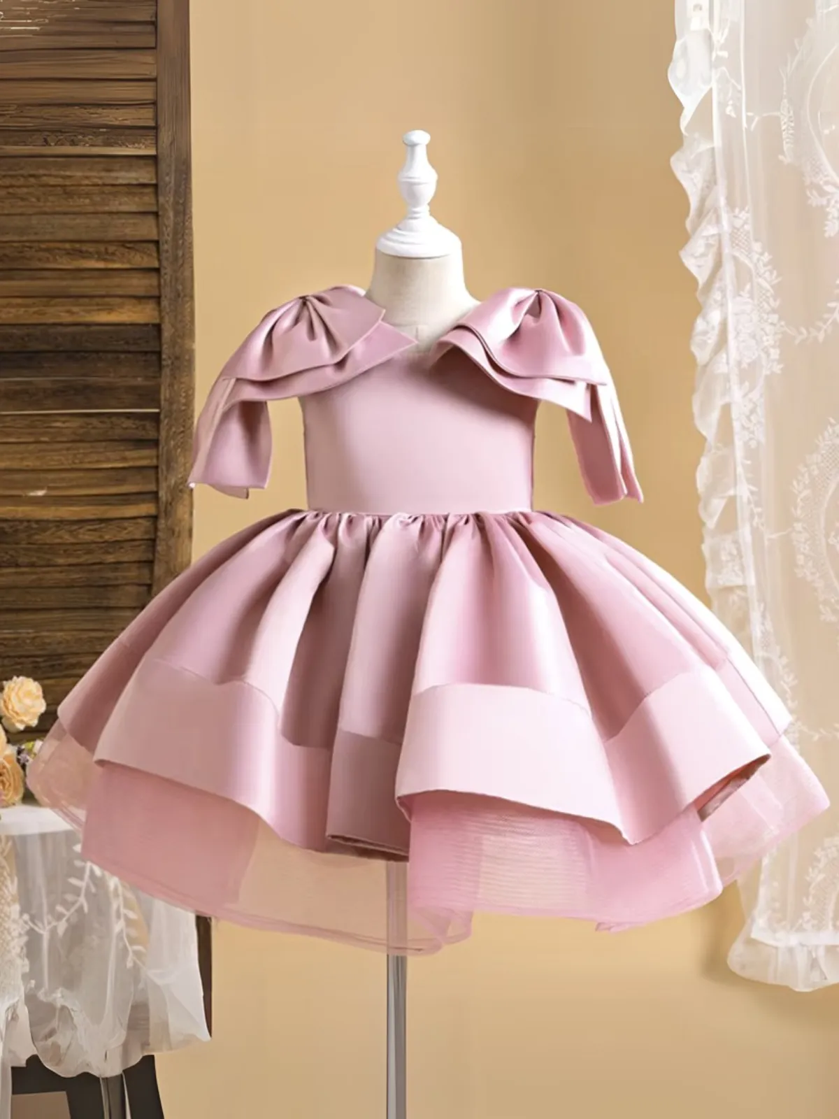 Elegant Tutu Princess Dresses with Layered Skirt and Ruffle Sleeves