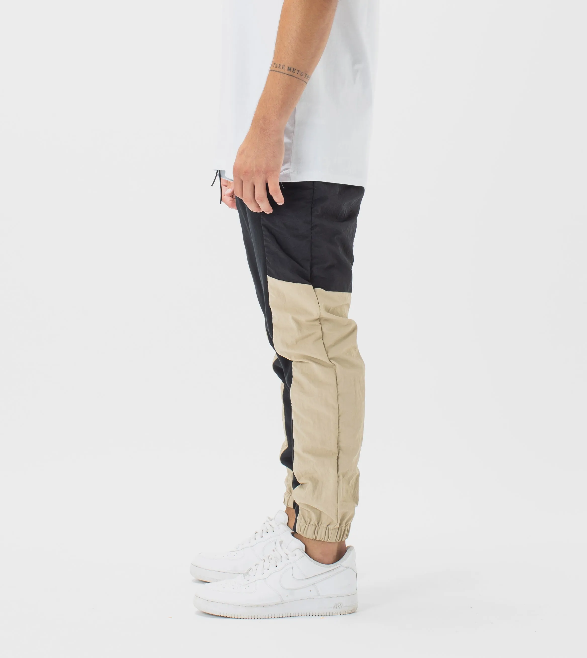 Jumpa Track Jogger Black/Dk Tan