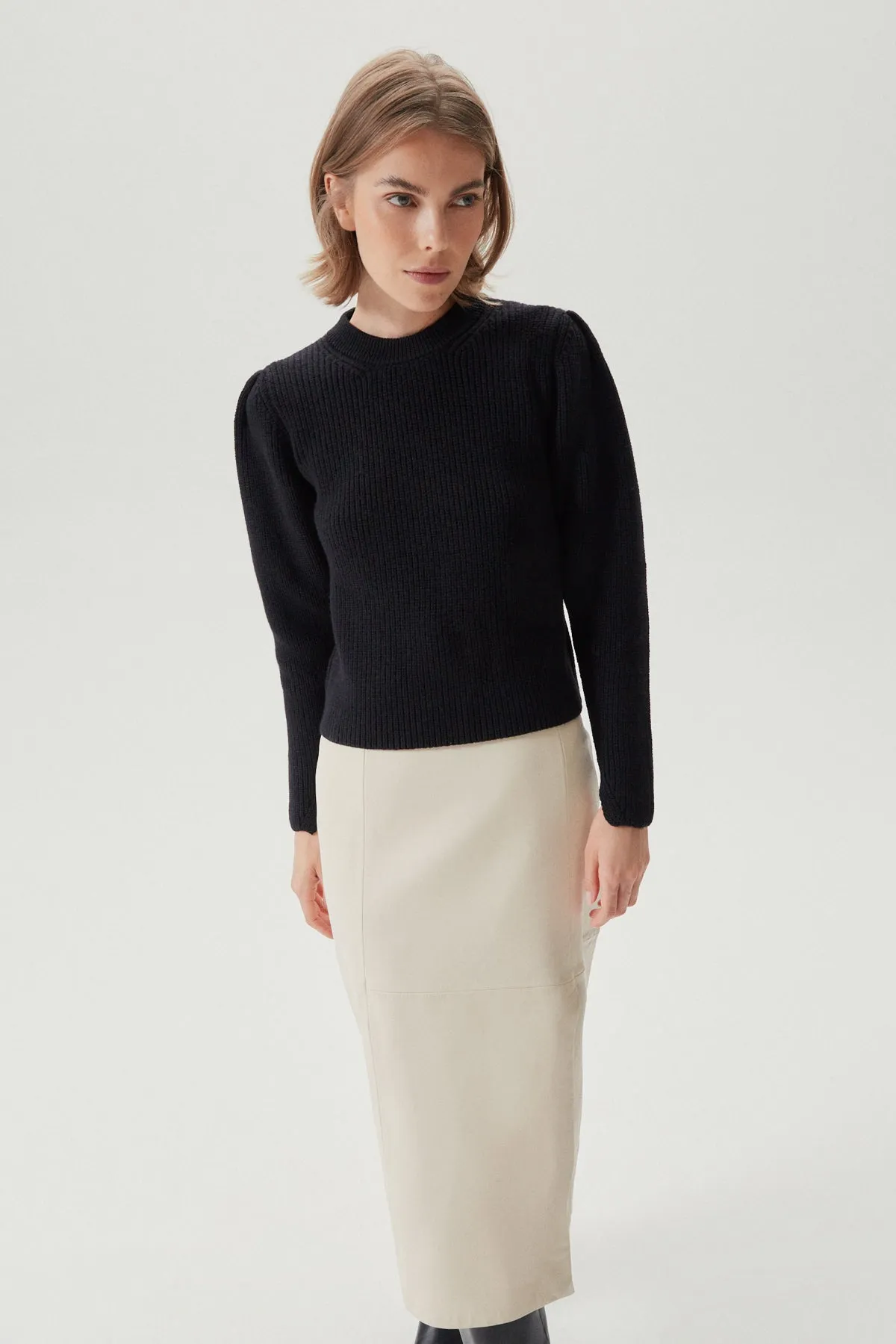 The Merino Wool Sweater with pinces