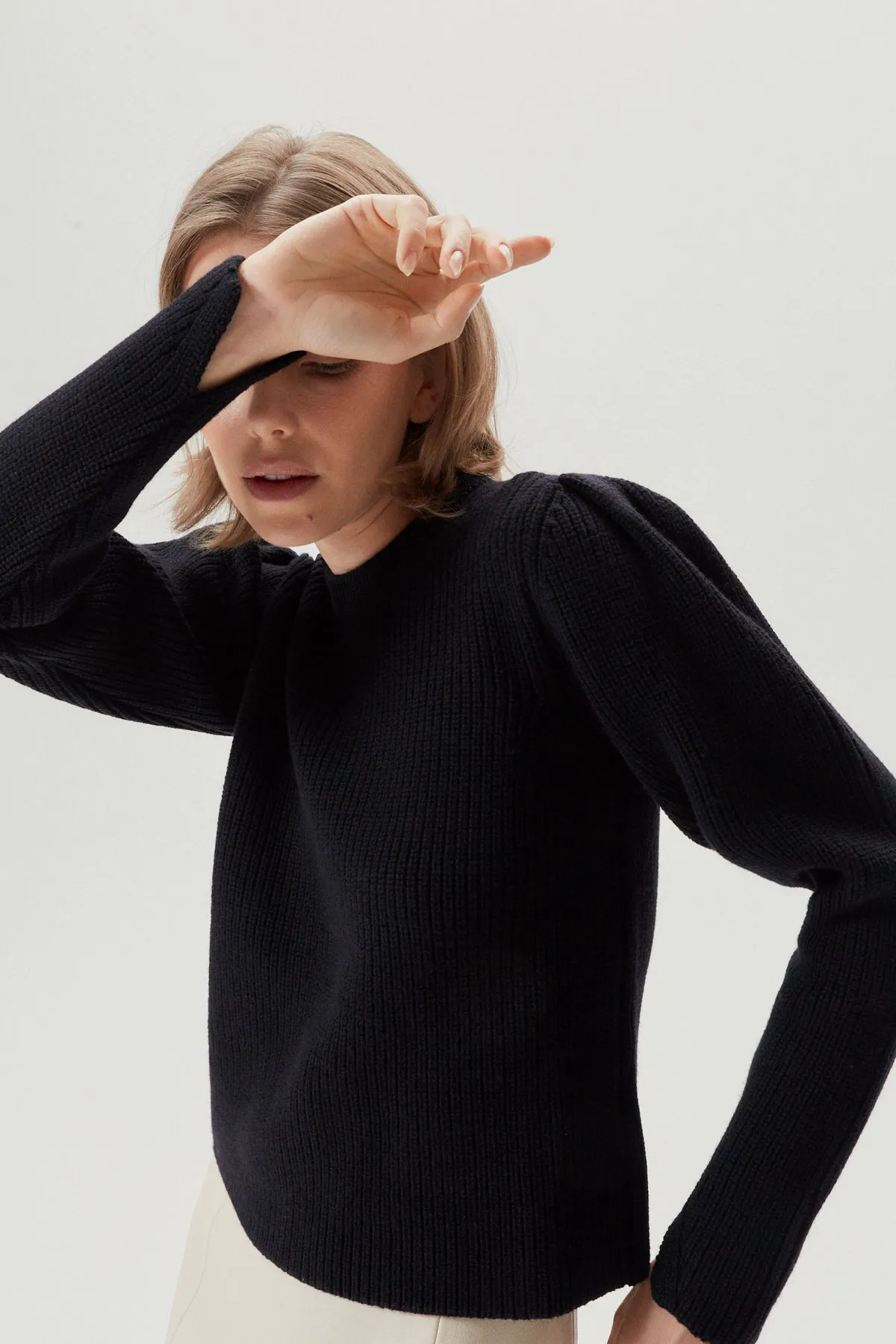 The Merino Wool Sweater with pinces