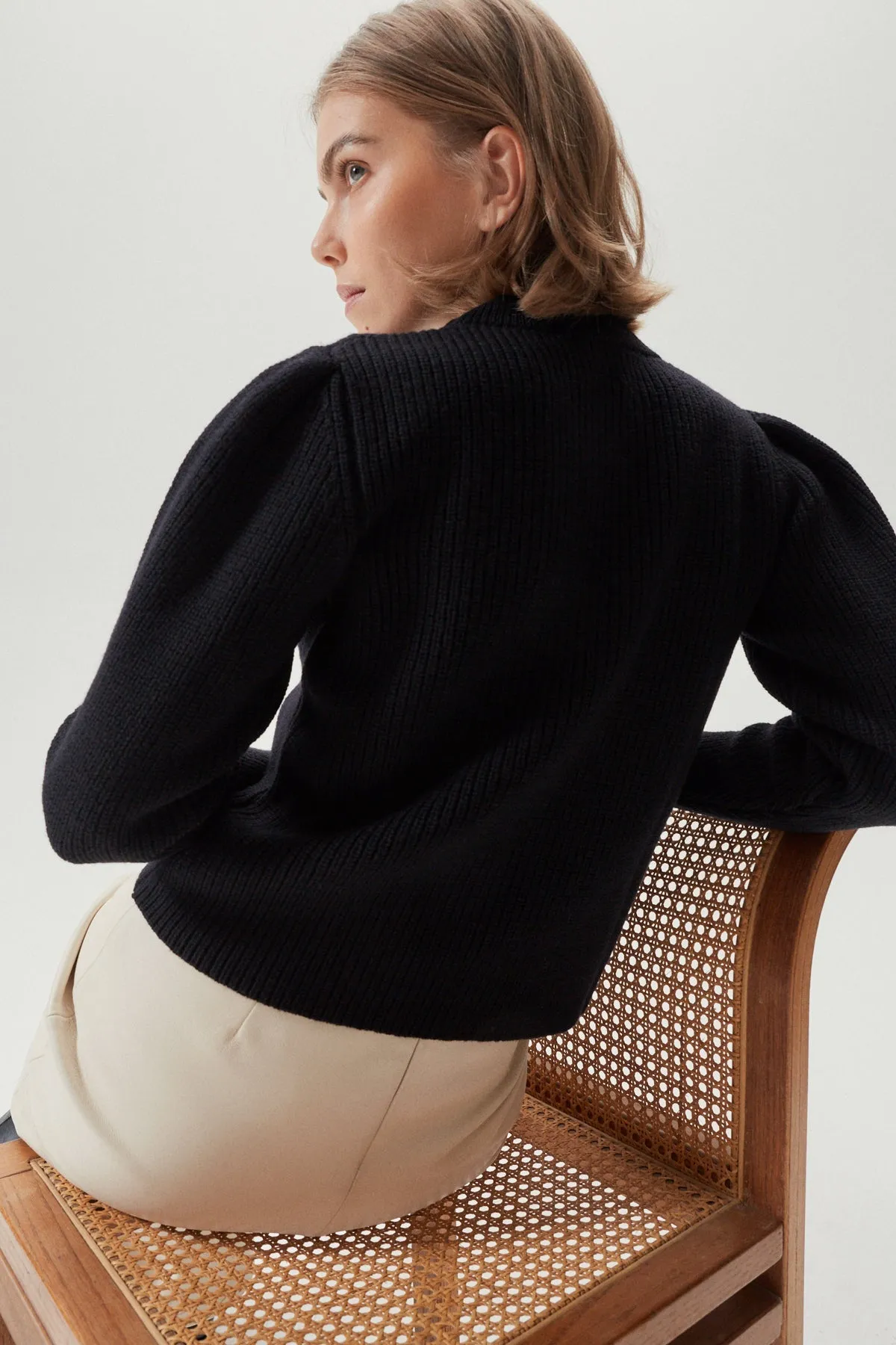 The Merino Wool Sweater with pinces