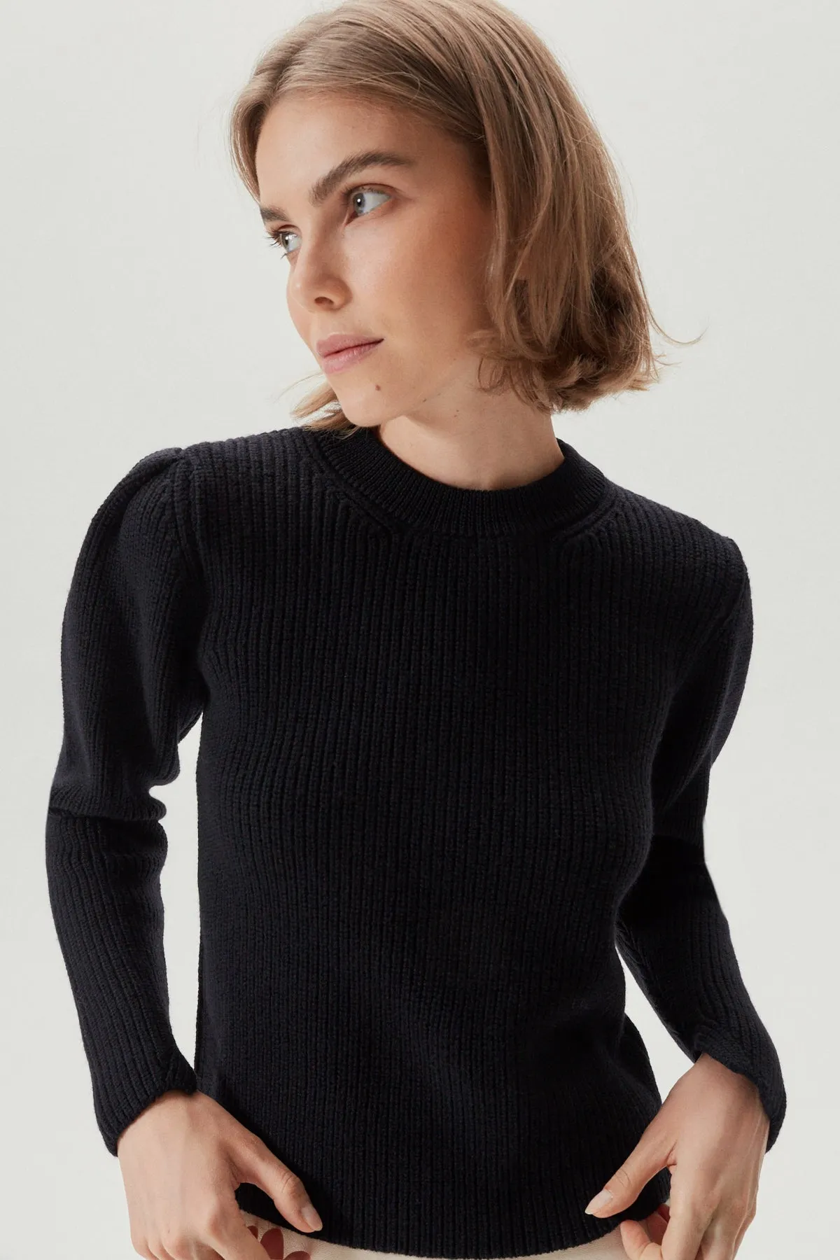 The Merino Wool Sweater with pinces